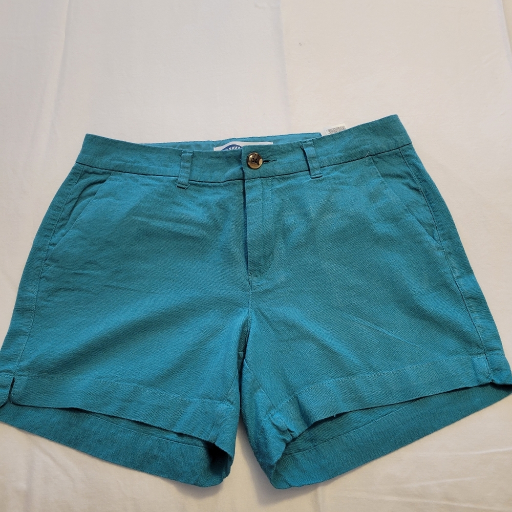 Old Navy Everyday Short Mid-Rise 5” Inseam  Size 6